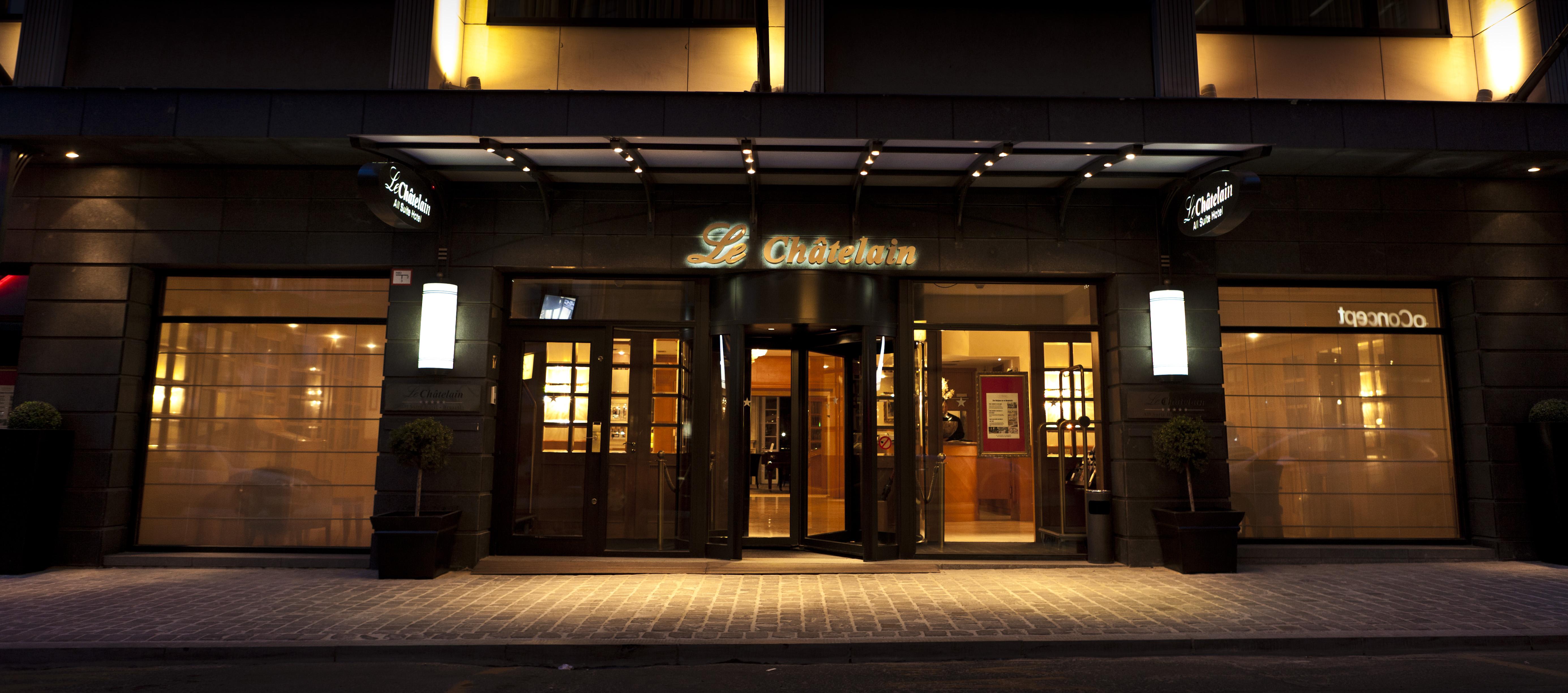 호텔 르 샤틀랭 브뤼셀 외부 사진 Entrance of the hotel