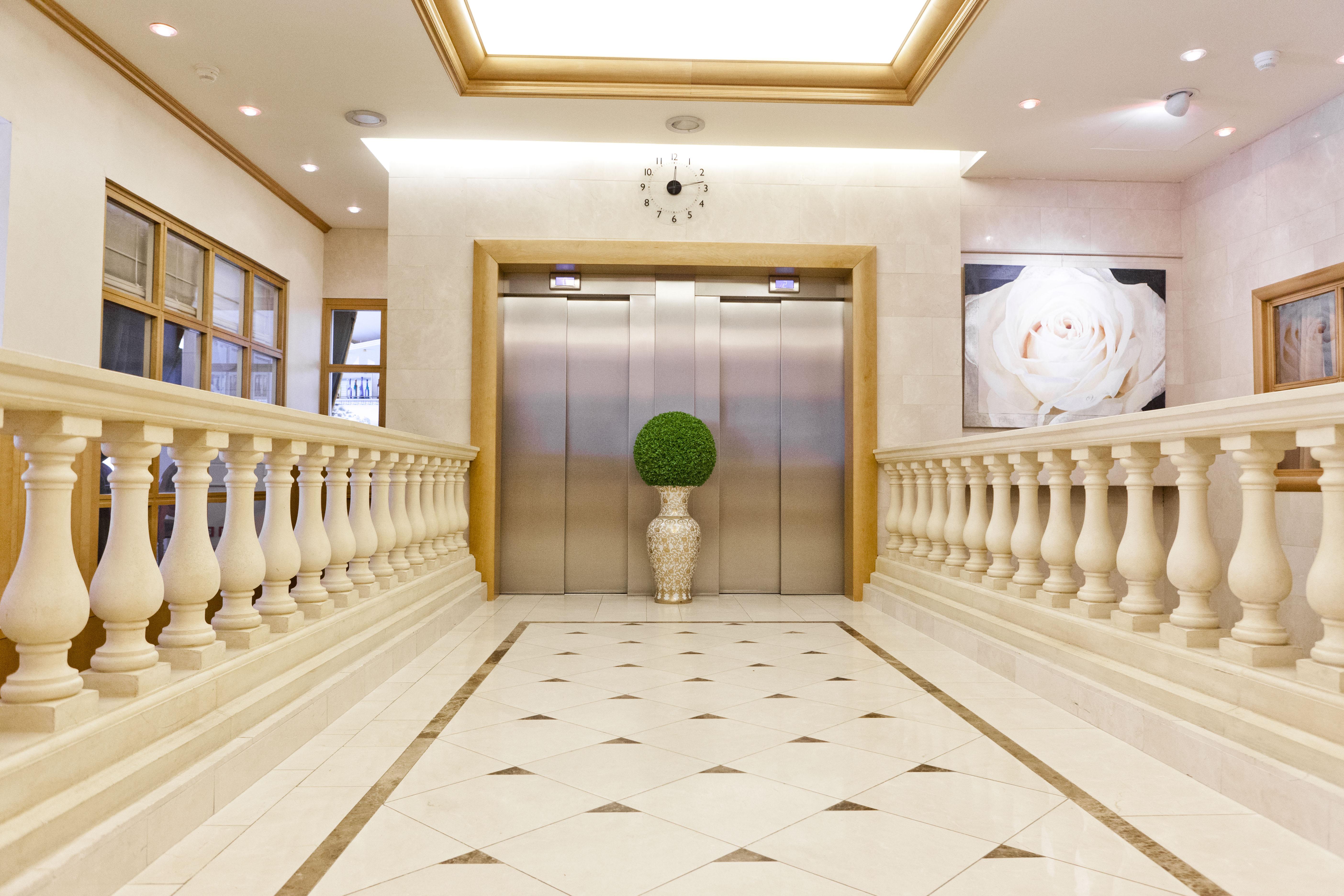 호텔 르 샤틀랭 브뤼셀 외부 사진 Interior of the hotel