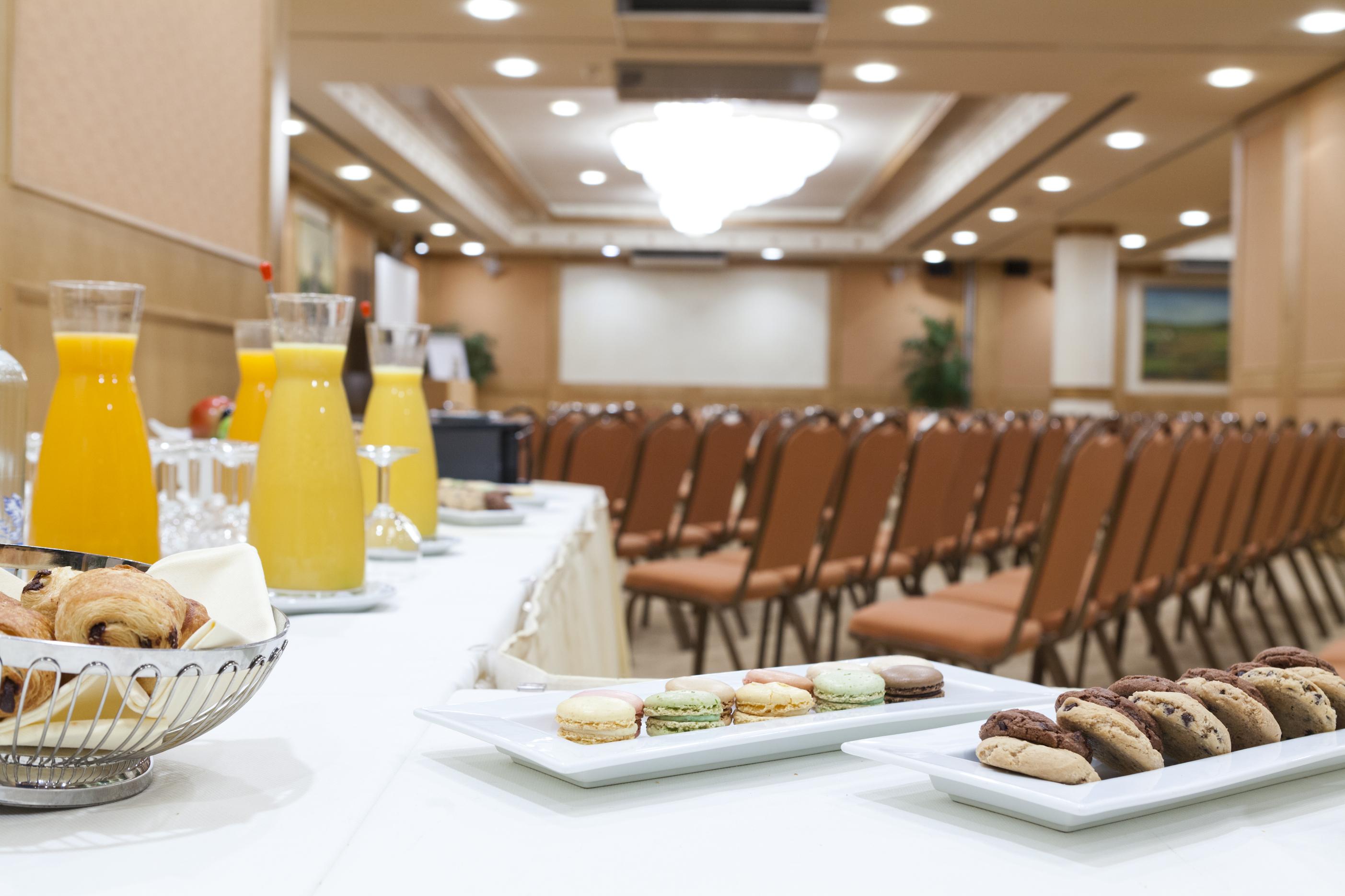 호텔 르 샤틀랭 브뤼셀 외부 사진 A meeting room at a hotel