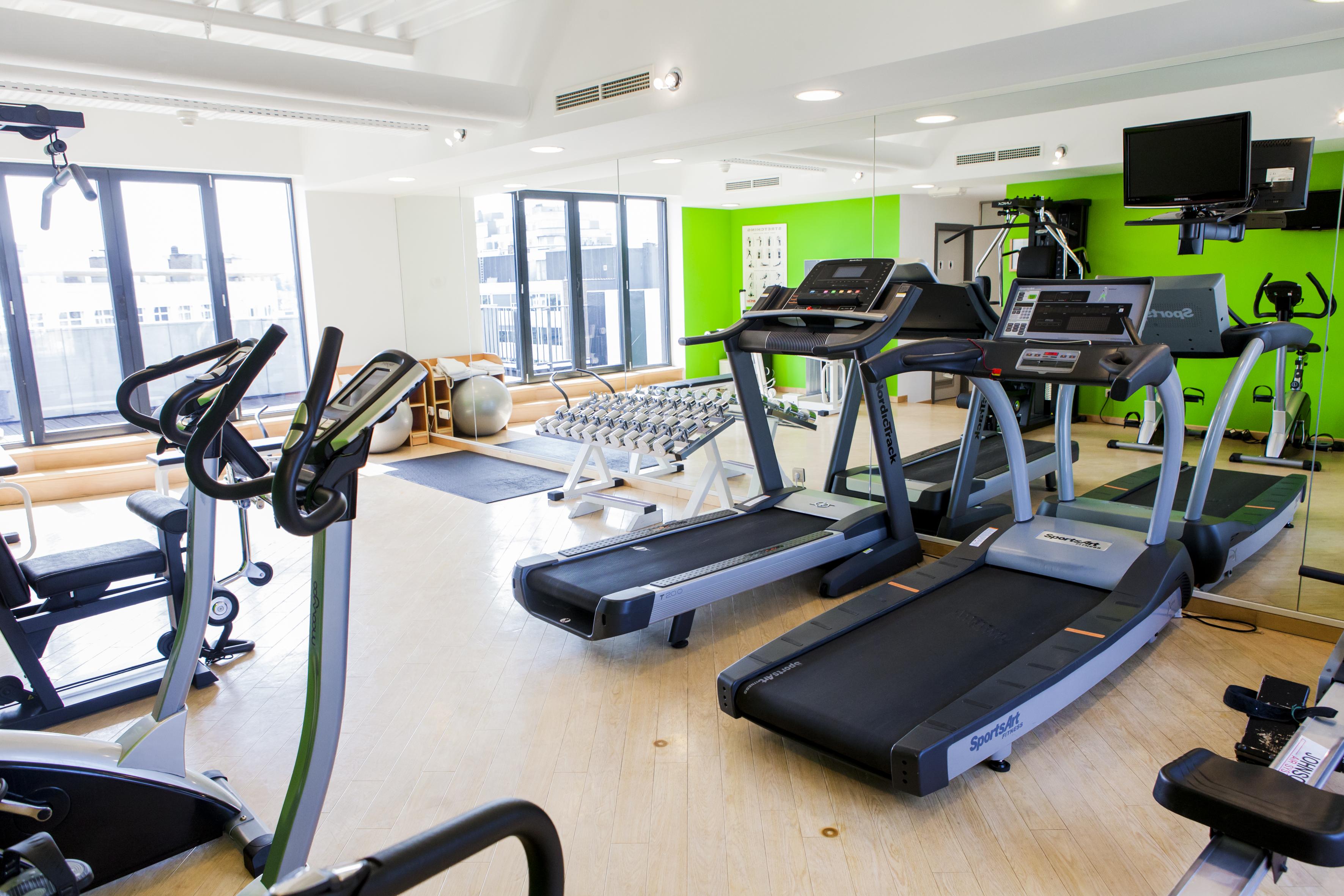호텔 르 샤틀랭 브뤼셀 외부 사진 The gym at the University of East London