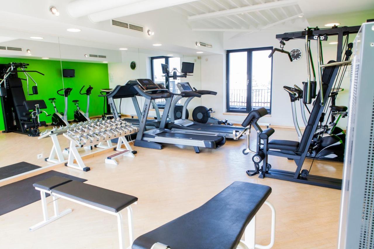 호텔 르 샤틀랭 브뤼셀 외부 사진 The gym at the University of Roehampton
