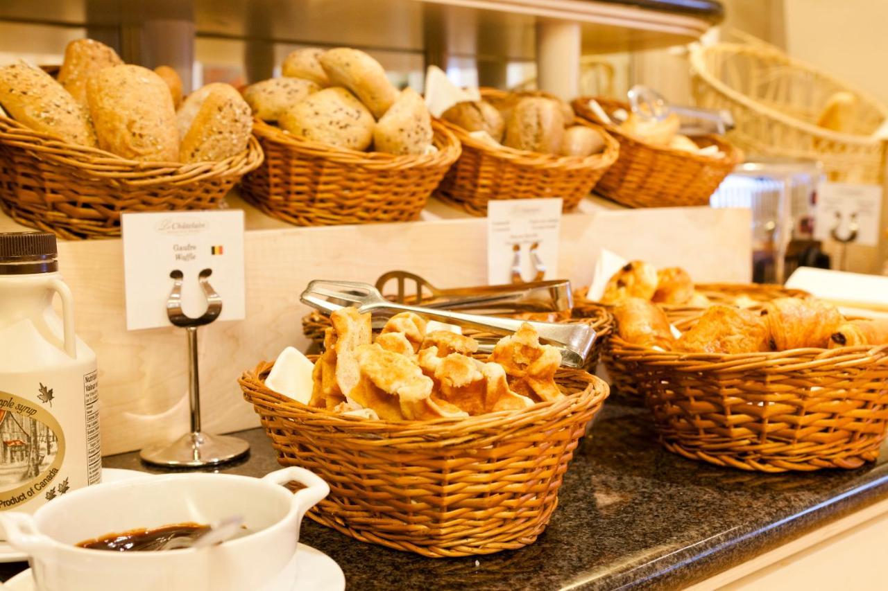 호텔 르 샤틀랭 브뤼셀 외부 사진 Bread and pastry at a buffet