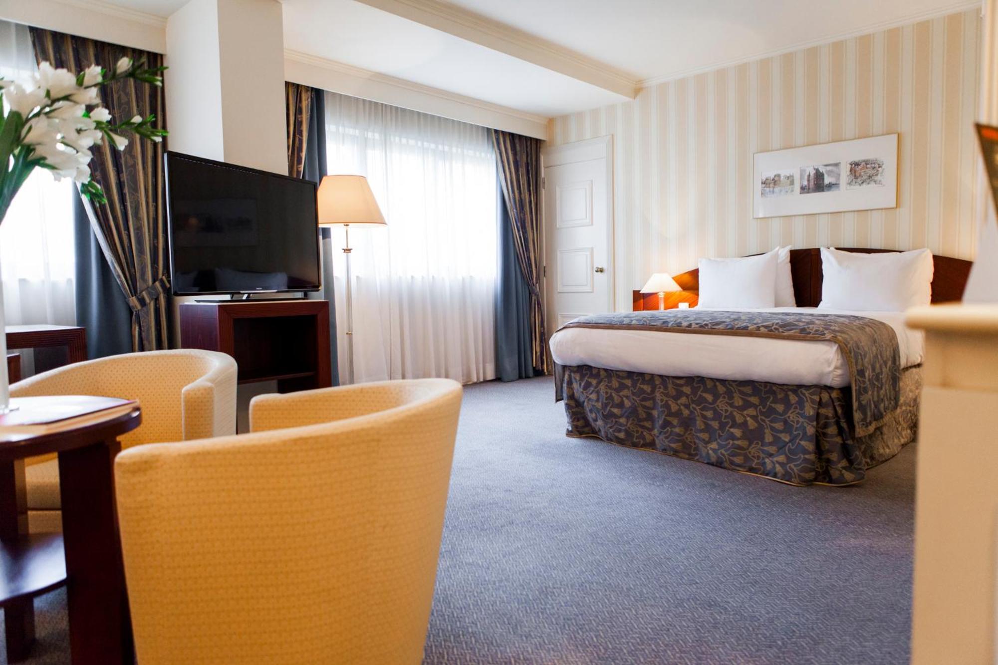 호텔 르 샤틀랭 브뤼셀 외부 사진 A room at the hotel