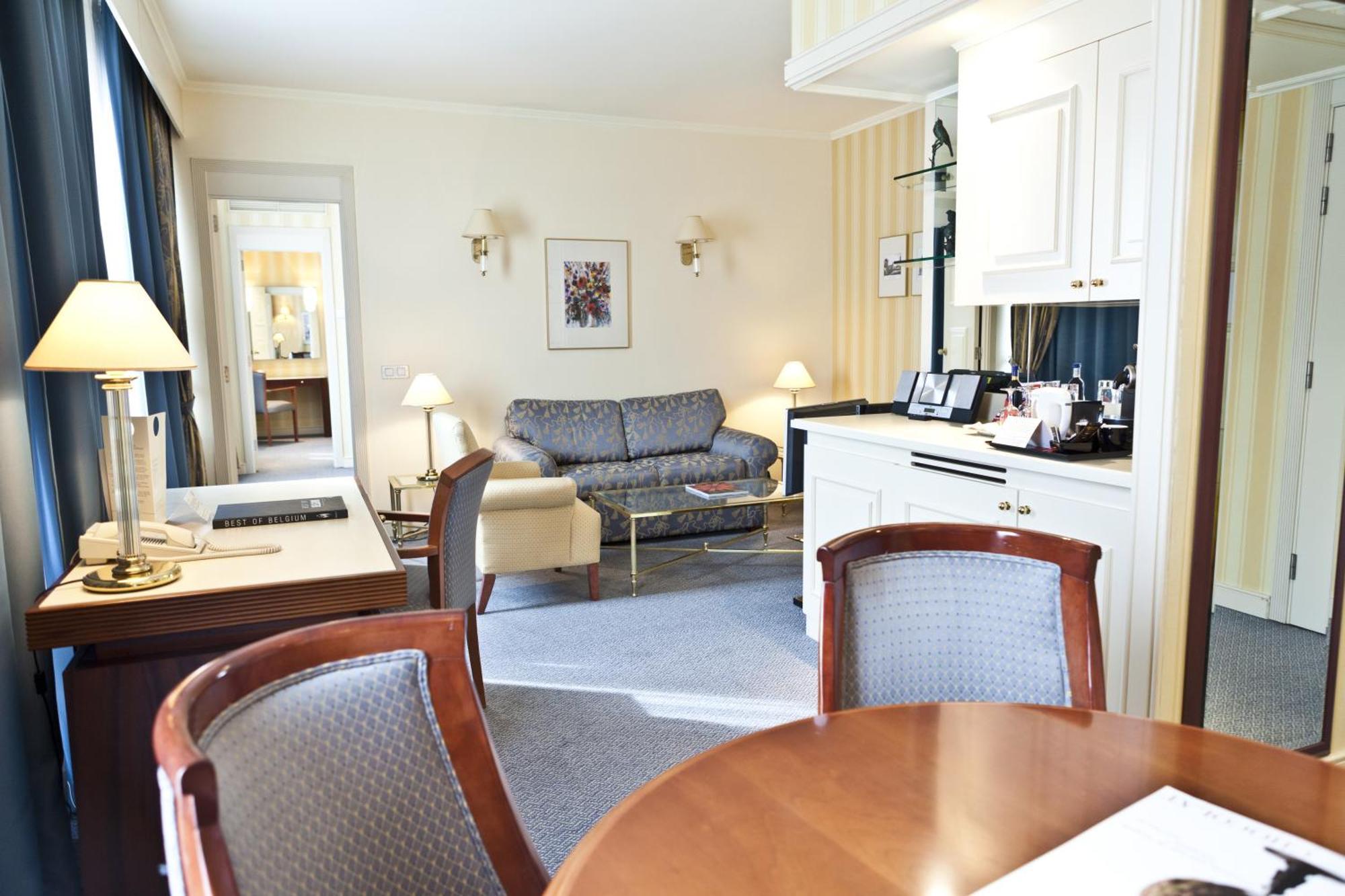 호텔 르 샤틀랭 브뤼셀 외부 사진 A suite at the hotel